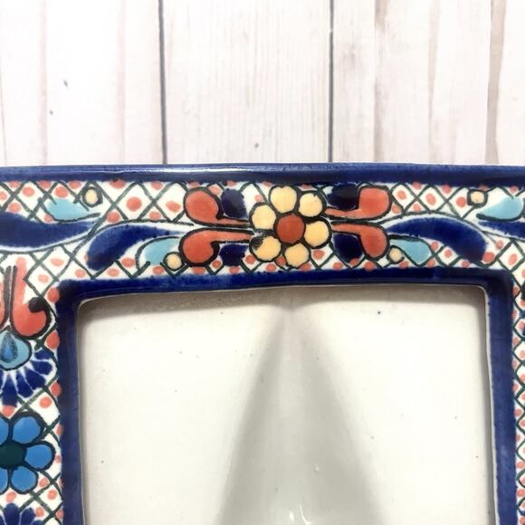 Mexican Talavera Painted Pottery Photo Frame Floral 3x4 Photo Signed by Artist - Picture 3 of 10